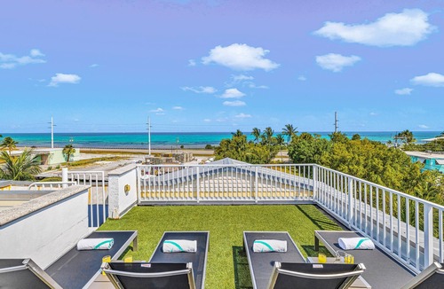 Islamorada Apartment | Ocean View Penthouse | Retreat amenities: tennis court, heated Pool | Vista Key Two