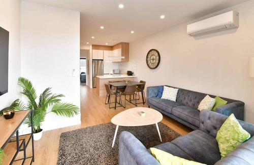 Orewa House | Ocean View Retreat - Orewa Beach