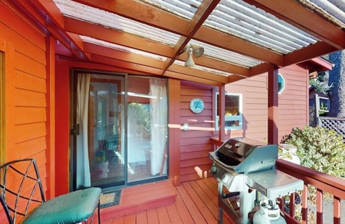 Brookings Cabin | Ocean view retreat with nautical interior, grill, games, & AC