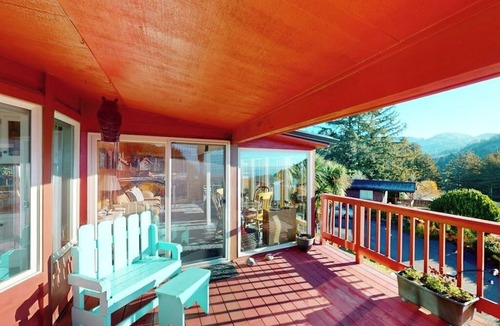 Brookings Cabin | Ocean view retreat with nautical interior, grill, games, & AC
