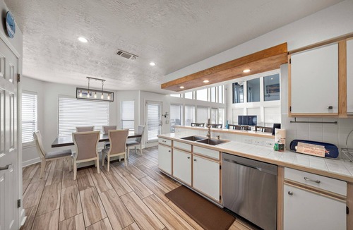 Spanish Grant House | Ocean View | Right on the beach!