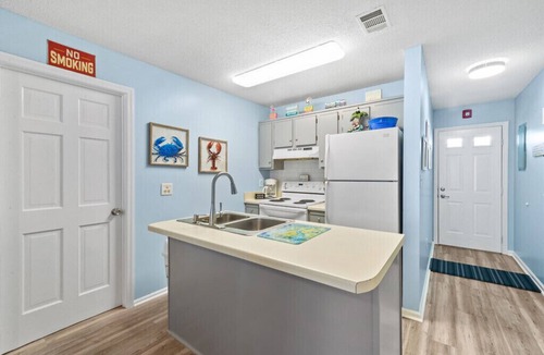 Garden City Condo | OCEAN VIEW , SANDY SHORES 11, CLEAN FAMILY, Balcony, pool, Elevator. 2 bedroom