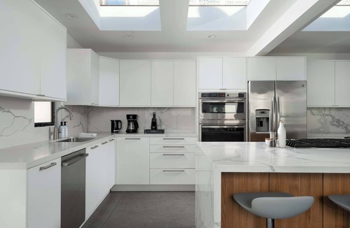 The Strand House | Ocean View | Steps to DT Manhattan Beach|King Beds