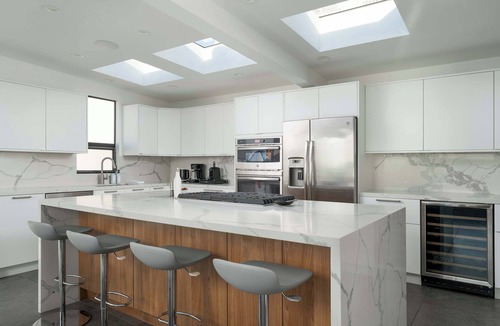 The Strand House | Ocean View | Steps to DT Manhattan Beach|King Beds