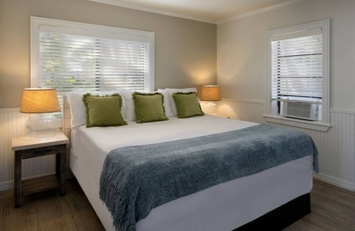 Islamorada Resort | Ocean view Studio w/kitchenette, Pool, Free Parking & Pet Friendly