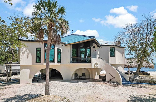 Long Beach Estates Apartment | Ocean View Suite Barnacle Resort
