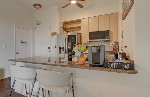 Waterfront Apartment | Ocean View Suite by Convention Ctr & Beach with Free Parking