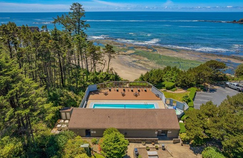 Otter Rock Apartment | Ocean-View Suite w/2 Queen Beds