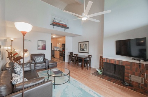 Otter Rock Apartment | Ocean-View Suite with Loft & Full Kitchen