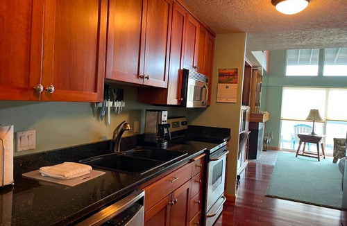 Otter Rock Apartment | Ocean-View Suite with Loft & Full Kitchen