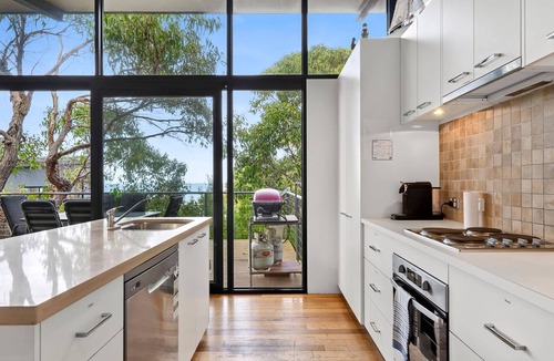 Skenes Creek House | Ocean View Treetops Retreat