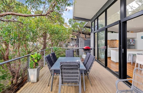 Skenes Creek House | Ocean View Treetops Retreat