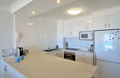 Palm Beach Apartment | Ocean View Waterfront Apartment Gold coast