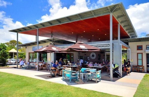 Palm Beach Apartment | Ocean View Waterfront Apartment Gold coast