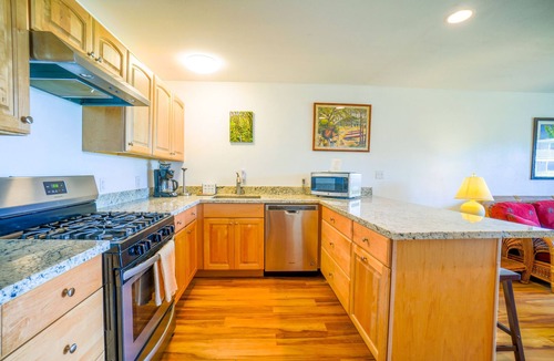 Ualapue Condo | Ocean-View Wavecrest Condo w/Pool & Tennis