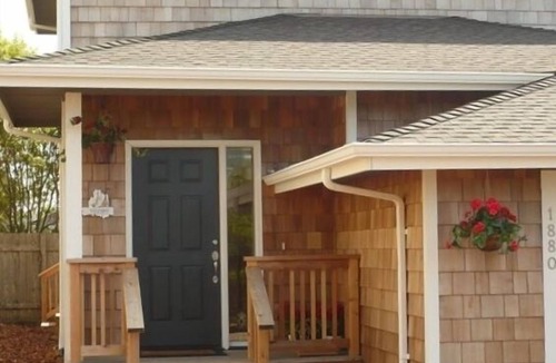 Roads End House | Ocean View with 3 Master Suites in Roads End!