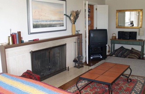 Klipsan Beach House | Ocean view with path to beach