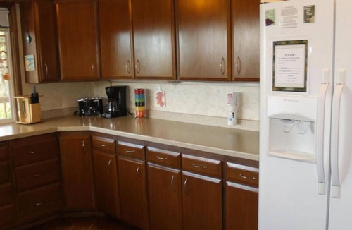 Klipsan Beach House | Ocean view with path to beach