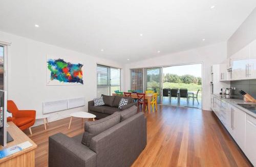 Anna Bay House | Ocean Views 41