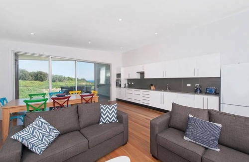 Anna Bay House | Ocean Views 41