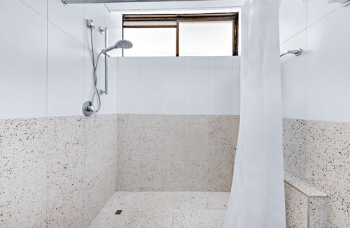 Airlie Beach Hotel | Ocean Views 49