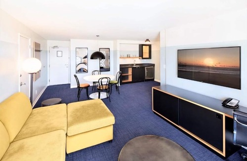 Venice Hotel | Ocean Views & Bold Style in Prime Location | Few steps from Pacific Beach