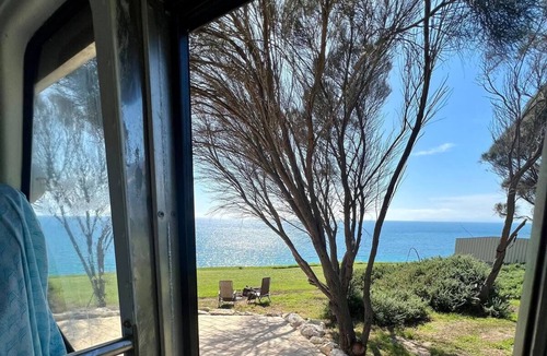 Penneshaw House | Ocean Views Bus Stay