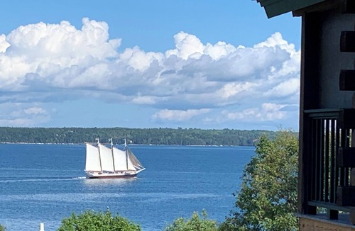 Northport Cabin | Ocean Views Charming 2-bedroom 2 bath Modern Log Cabin