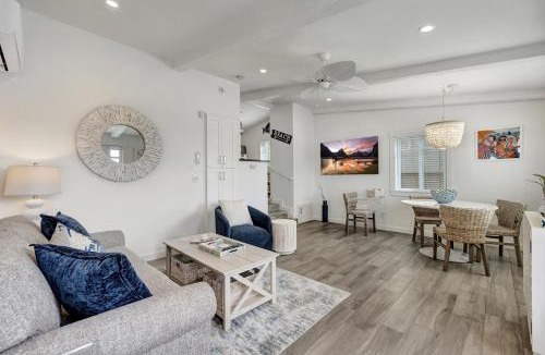 Laguna Beach House | Ocean Views! Detached Villa by Victoria Beach