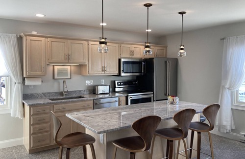 New London House | Ocean Views - Fireplace - Private Beach