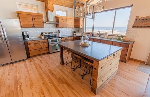 Kiwanda Shores House | Ocean Views for days.