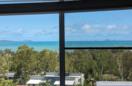 Cannonvale Apartment | Ocean Views Forever - Peace & Quiet up High