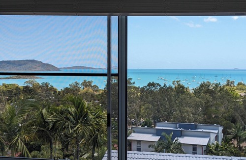 Cannonvale Apartment | Ocean Views Forever - Peace & Quiet up High