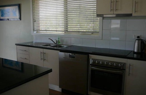 Warrnambool House | OCEAN VIEWS from the Back Deck with Free WIFI