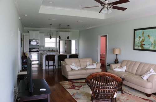 Crystal Beach House | Ocean views from 2 decks, steps away from the beach, kid friendly, wifi