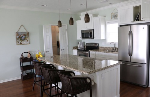 Crystal Beach House | Ocean views from 2 decks, steps away from the beach, kid friendly, wifi