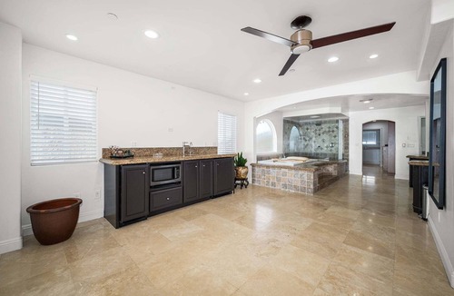 Peninsula Apartment | Ocean Views in Long Beach