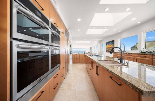 Peninsula Apartment | Ocean Views in Long Beach