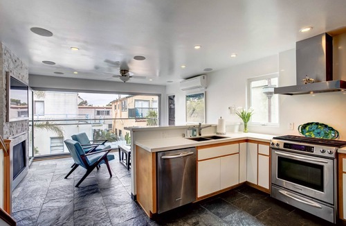 Mission Beach House | OCEAN VIEWS! New Modern Style House-Great for Groups and Families