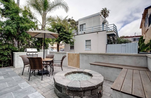 Mission Beach House | OCEAN VIEWS! New Modern Style House-Great for Groups and Families