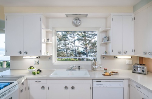 Neahkahnie Beach House | Ocean Views, Outdoor Living, 5min Walk to Beach | The Purcell House by AvantStay