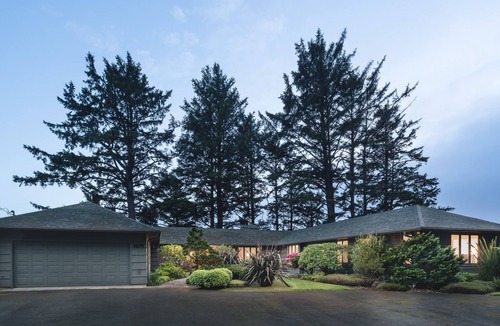 Neahkahnie Beach House | Ocean Views, Outdoor Living, 5min Walk to Beach | The Purcell House by AvantStay