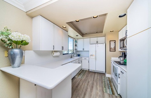 South Mission Beach Condo | Ocean Views * Penthouse * Dogs OK!