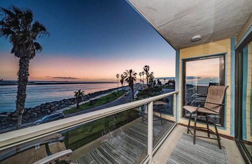 South Mission Beach Condo | Ocean Views * Penthouse * Dogs OK!