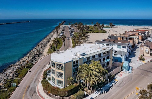 South Mission Beach Condo | Ocean Views * Penthouse * Dogs OK!
