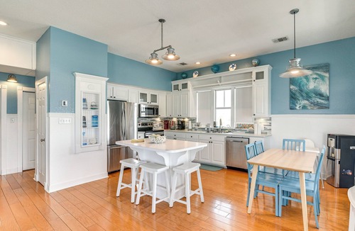 Surfside Beach House | Ocean Views: Pet-Friendly Surfside Beach Gem