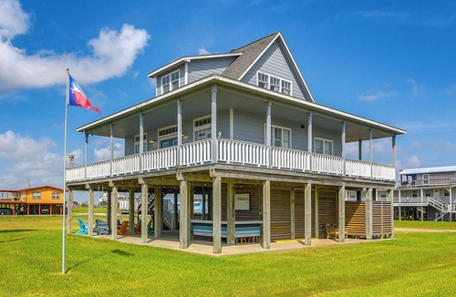 Surfside Beach House | Ocean Views: Pet-Friendly Surfside Beach Gem
