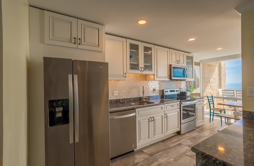 North Shores Condo | Ocean Views Private Beach Pool Parking Clean Comfortable