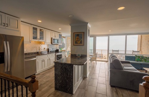 North Shores Condo | Ocean Views Private Beach Pool Parking Clean Comfortable