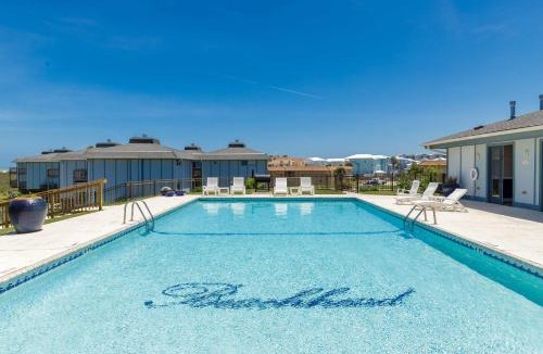 Port Aransas House | Ocean Views - Sleeps 6 Resort Pool